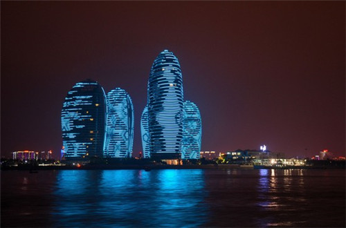 五香居麻辣办加盟店开在哪里生意好，投资中式快餐加盟店一个月能赚多少钱