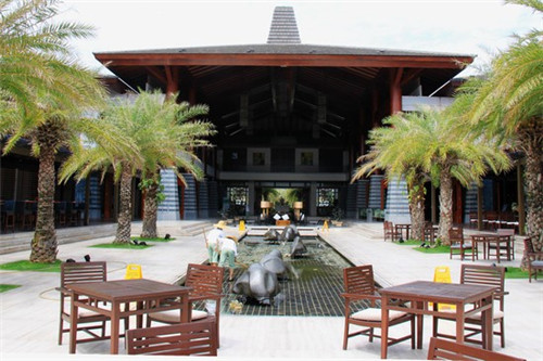 在通辽市适合90后的卤肉饭加盟品牌有哪些，在通辽市加盟个中味排骨卤肉饭什么位置好